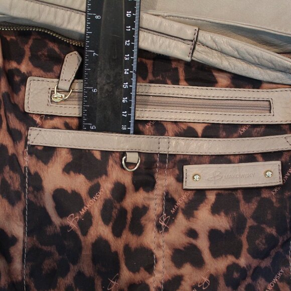 B. Makowsky Leather Shoulder Bag Beige w/gold hardware - Picture 15 of 16